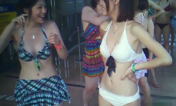 プールサイド