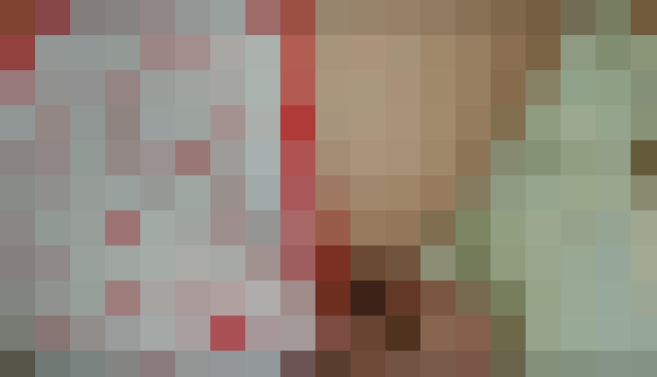 チョロ毛の娘のアソコに異常に執着するオヤジ・・・