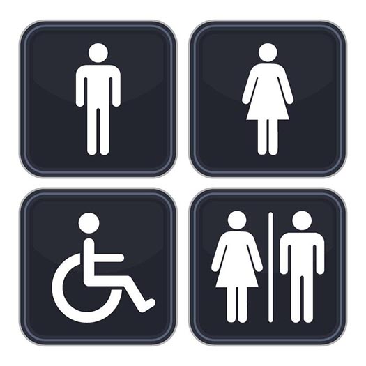 初出し　全裸でSがトイレ・・盗撮