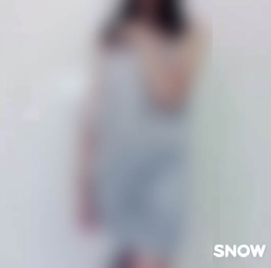 笑顔で見せちゃう少女！