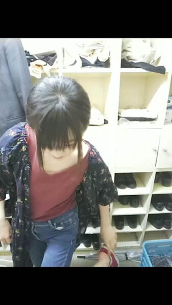 バイト更衣室着替え