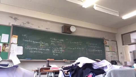 女子生徒によるリアル教室盗撮